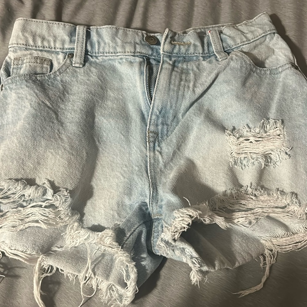 No Boundaries High Rise jean shorts 
Size:3